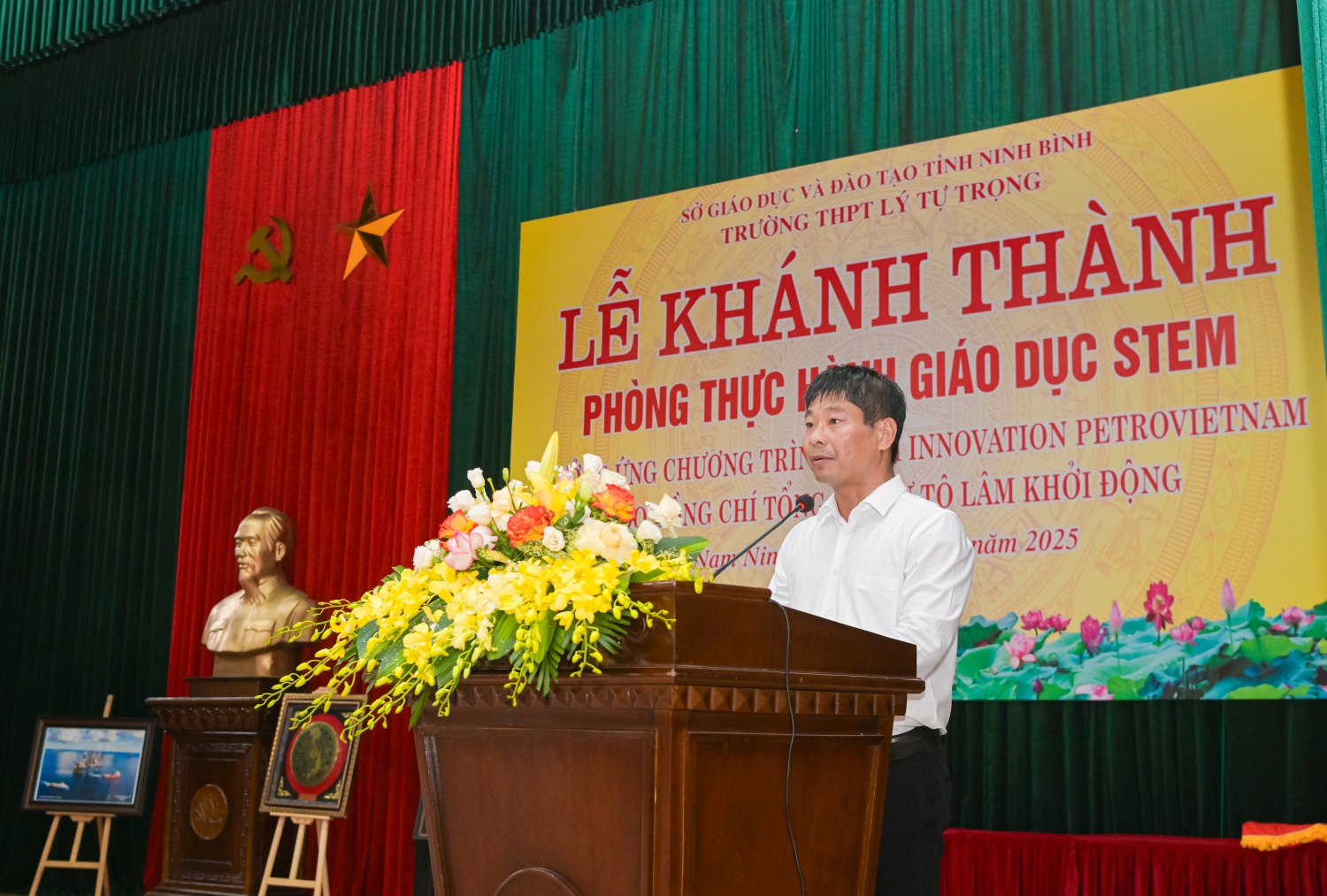 Petrovietnam/PV GAS trao tặng phòng thực hành STEM tại Ninh Bình: Chung tay thực hiện đột phá phát triển giáo dục Petrovietnam/PV GAS trao tặng phòng thực hành STEM tại Ninh Bình: Chung tay thực hiện đột phá phát triển giáo dục