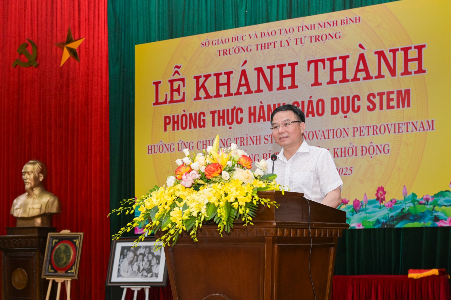 Petrovietnam/PV GAS trao tặng phòng thực hành STEM tại Ninh Bình: Chung tay thực hiện đột phá phát triển giáo dục Petrovietnam/PV GAS trao tặng phòng thực hành STEM tại Ninh Bình: Chung tay thực hiện đột phá phát triển giáo dục