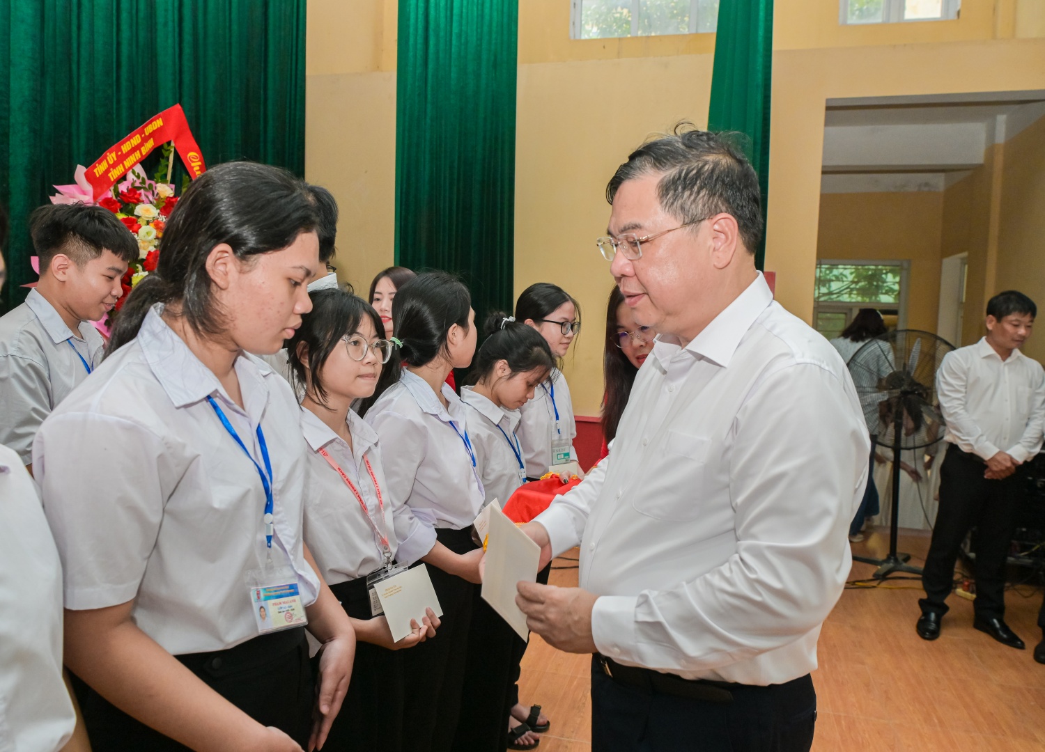 [Chùm ảnh] Petrovietnam/PV GAS khánh thành phòng thực hành STEM tại Trường THPT Lý Tự Trọng, Ninh Bình