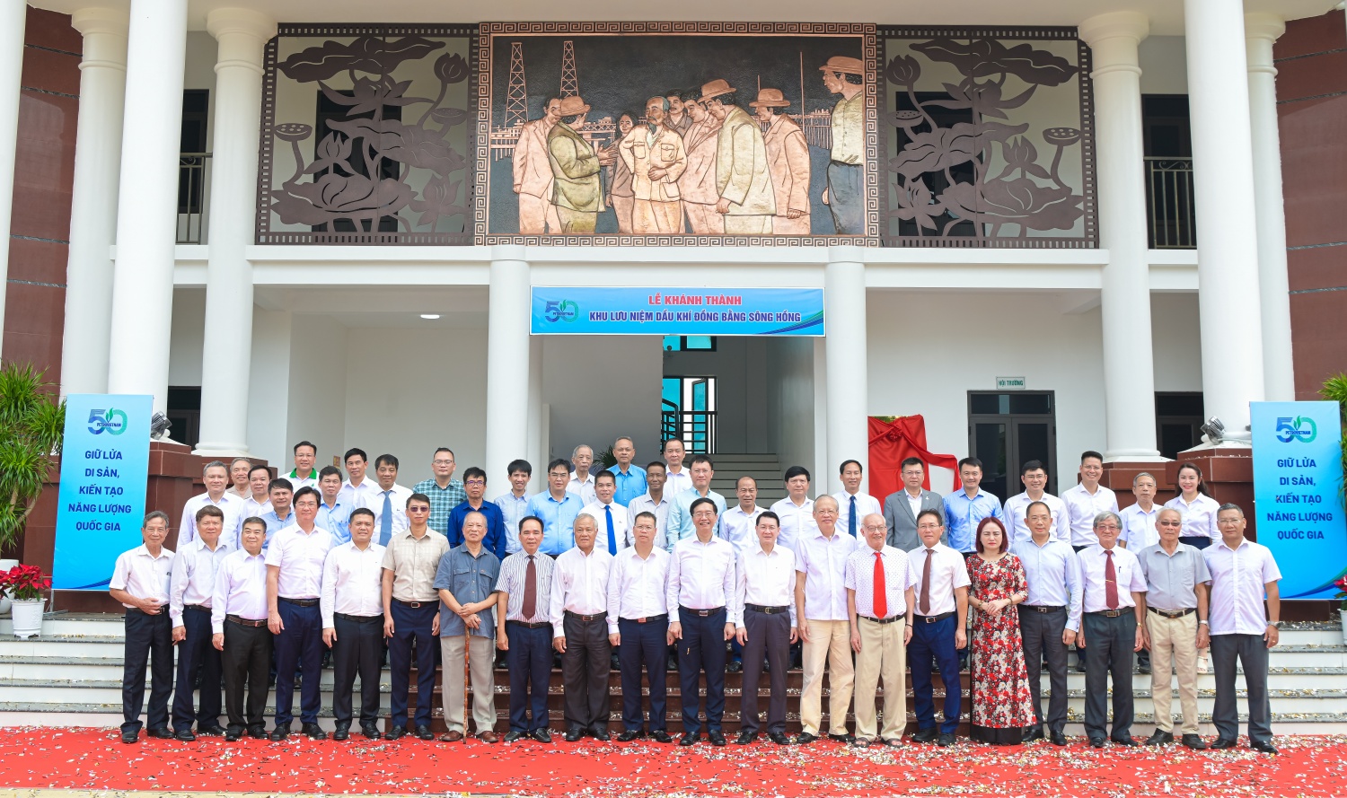 Khánh thành Khu lưu niệm Dầu khí Đồng bằng Sông Hồng: Địa chỉ đỏ của ngành Dầu khí Khánh thành Khu lưu niệm Dầu khí Đồng bằng Sông Hồng: Địa chỉ đỏ của ngành Dầu khí