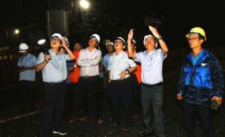 Lãnh đạo EVNNPT trắng đêm trực ứng phó với bão số 10