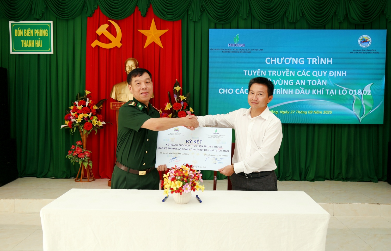 Tuyên truyền bảo vệ an ninh, an toàn công trình dầu khí tại Lô 01&02 Tuyên truyền bảo vệ an ninh, an toàn công trình dầu khí tại Lô 01&02