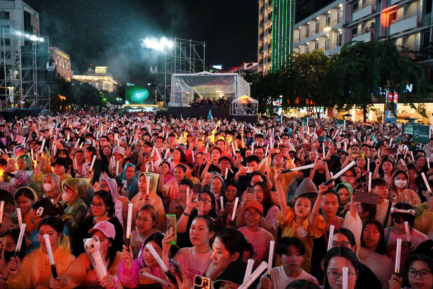 Hành trình bùng nổ cảm xúc của chuỗi sự kiện âm nhạc - công nghệ BIDV Music Festival Hành trình bùng nổ cảm xúc của chuỗi sự kiện âm nhạc - công nghệ BIDV Music Festival