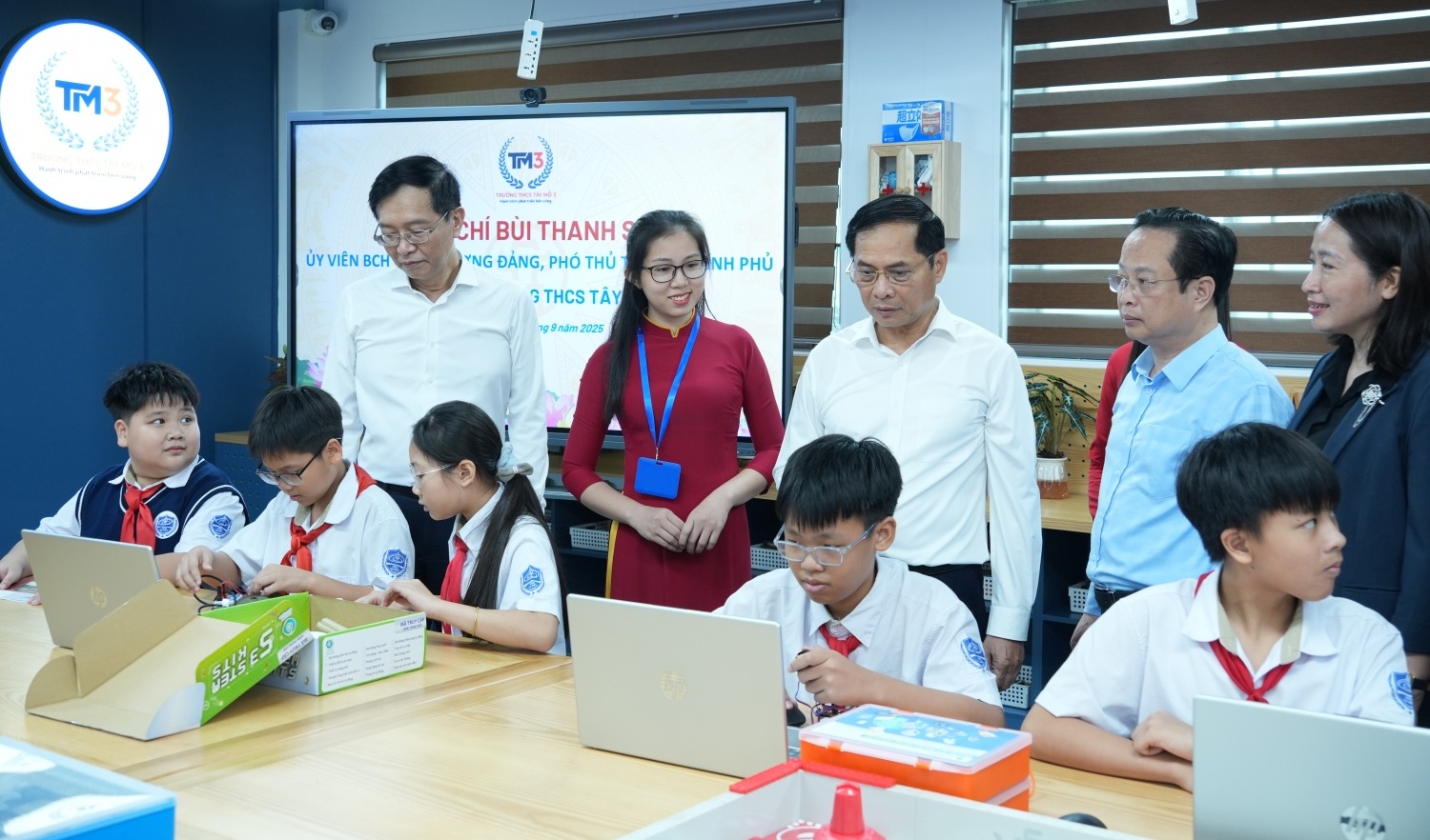 Khánh thành 2 phòng thực hành STEM tại THCS Tây Mỗ và Tây Mỗ 3