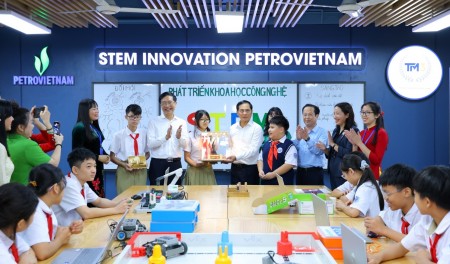 [VIDEO] Khánh thành 2 phòng thực hành STEM tại THCS Tây Mỗ và Tây Mỗ 3