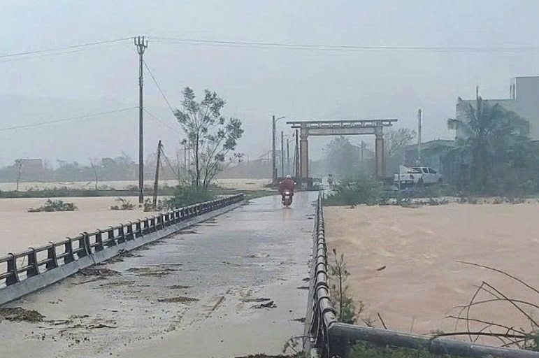 Bão số 10: Mưa lớn kéo dài ở Bắc Bộ và Bắc Trung Bộ, nhiều địa phương thiệt hại nặng nề