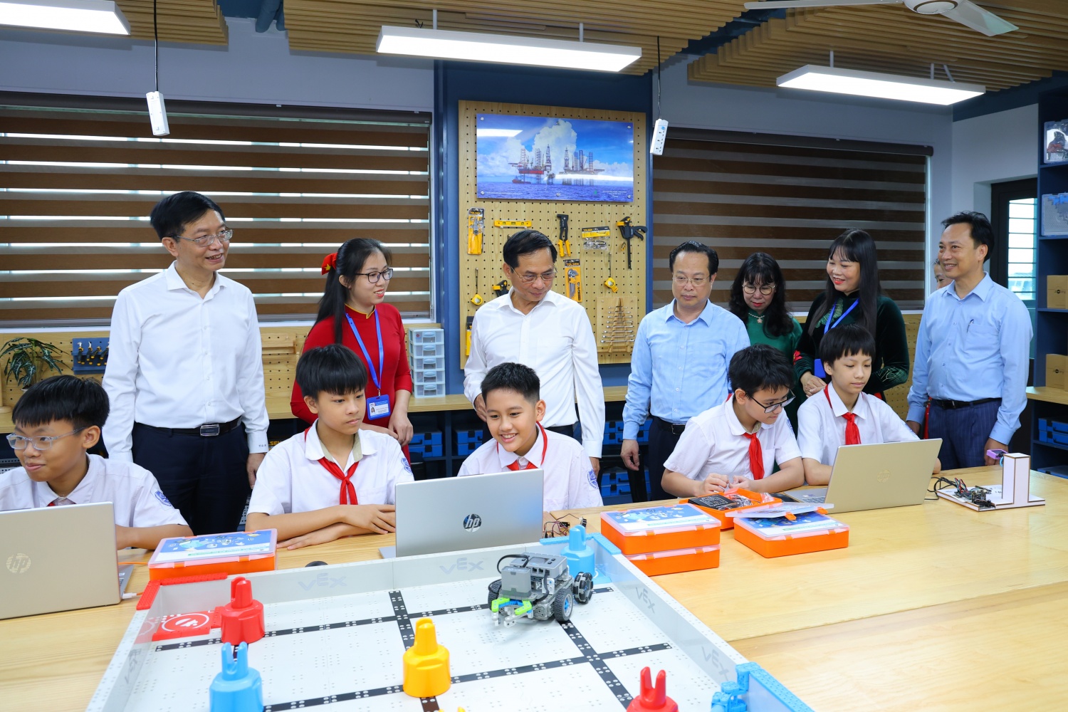 Petrovietnam tiên phong phát triển giáo dục STEM: Khánh thành 2 phòng học tại THCS Tây Mỗ và Tây Mỗ 3