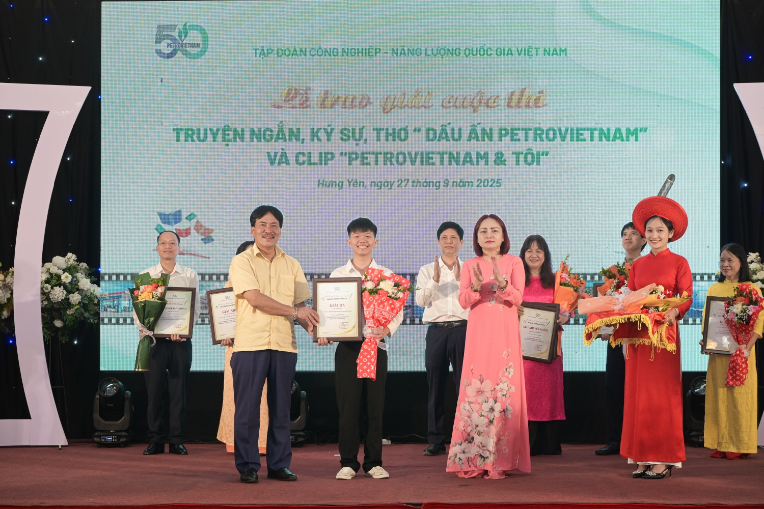 Tác giả trẻ nhất cuộc thi “Dấu ấn Petrovietnam”: Giải thưởng là lời tri ân tới thế hệ đi trước Tác giả trẻ nhất cuộc thi “Dấu ấn Petrovietnam”: Giải thưởng là lời tri ân tới thế hệ đi trước