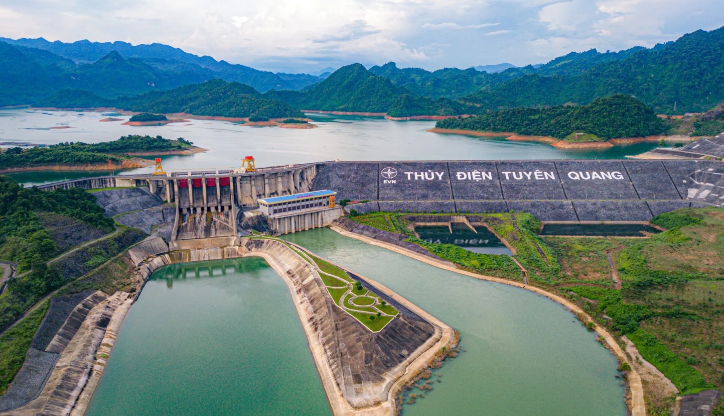 Thủy điện Tuyên Quang và Hòa Bình mở cửa xả đáy vào tối 29/9