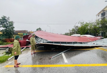 Bộ Xây dựng yêu cầu tập trung ứng phó, khắc phục hậu quả bão số 10 và mưa lũ