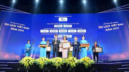 Xanh SM là “Doanh nghiệp kinh doanh vận chuyển khách du lịch bằng ô tô tốt nhất”