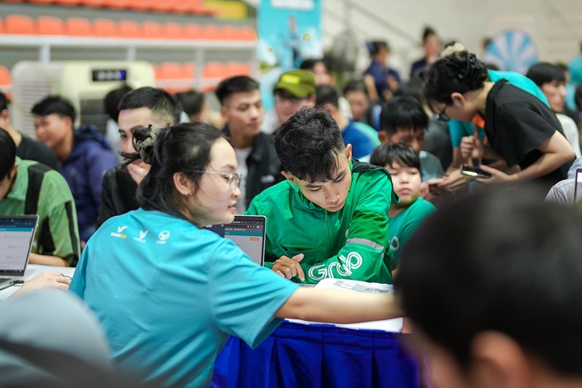 Hàng trăm tài xế quyết định gia nhập Xanh SM tại Ngày hội Bác Tài Xanh Hàng trăm tài xế quyết định gia nhập Xanh SM tại Ngày hội Bác Tài Xanh