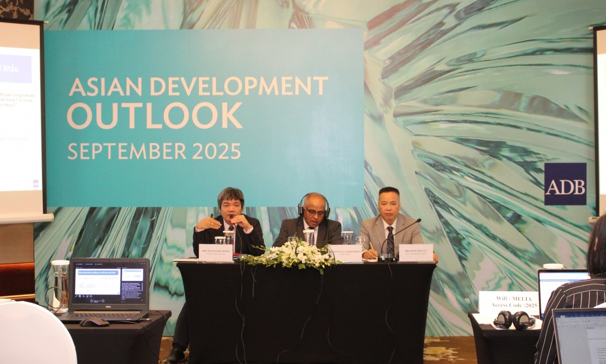 FDI vào Việt Nam lập kỷ lục 5 năm, ADB nâng dự báo tăng trưởng 2025