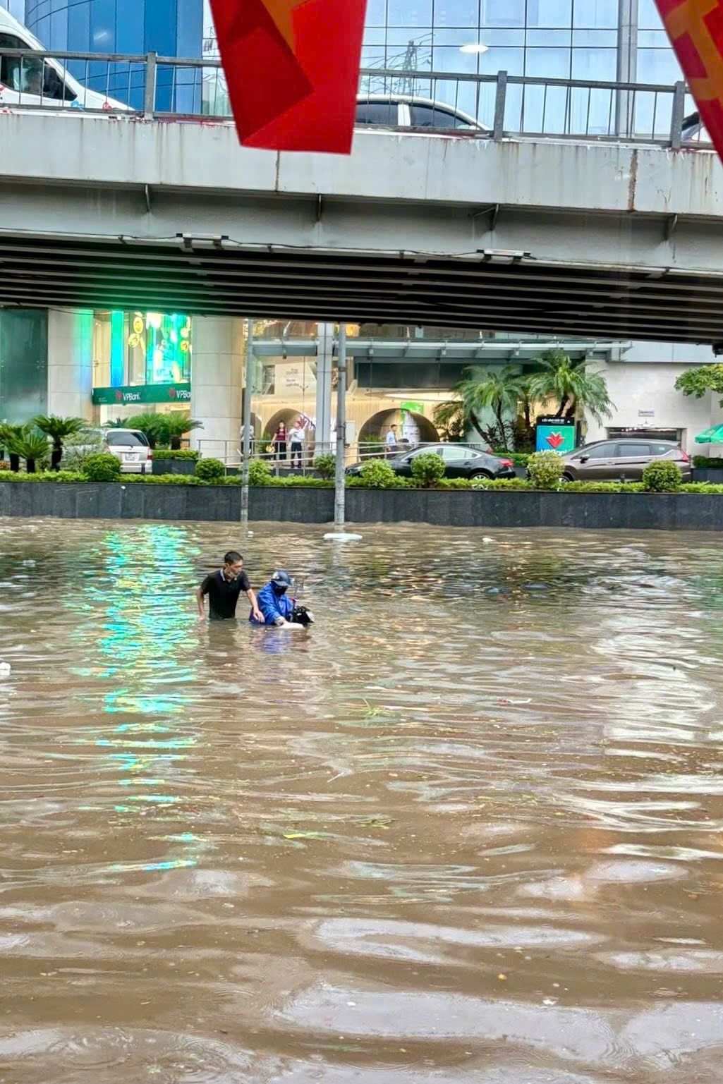 Em ơi... Hà Nội lụt! Em ơi... Hà Nội lụt!