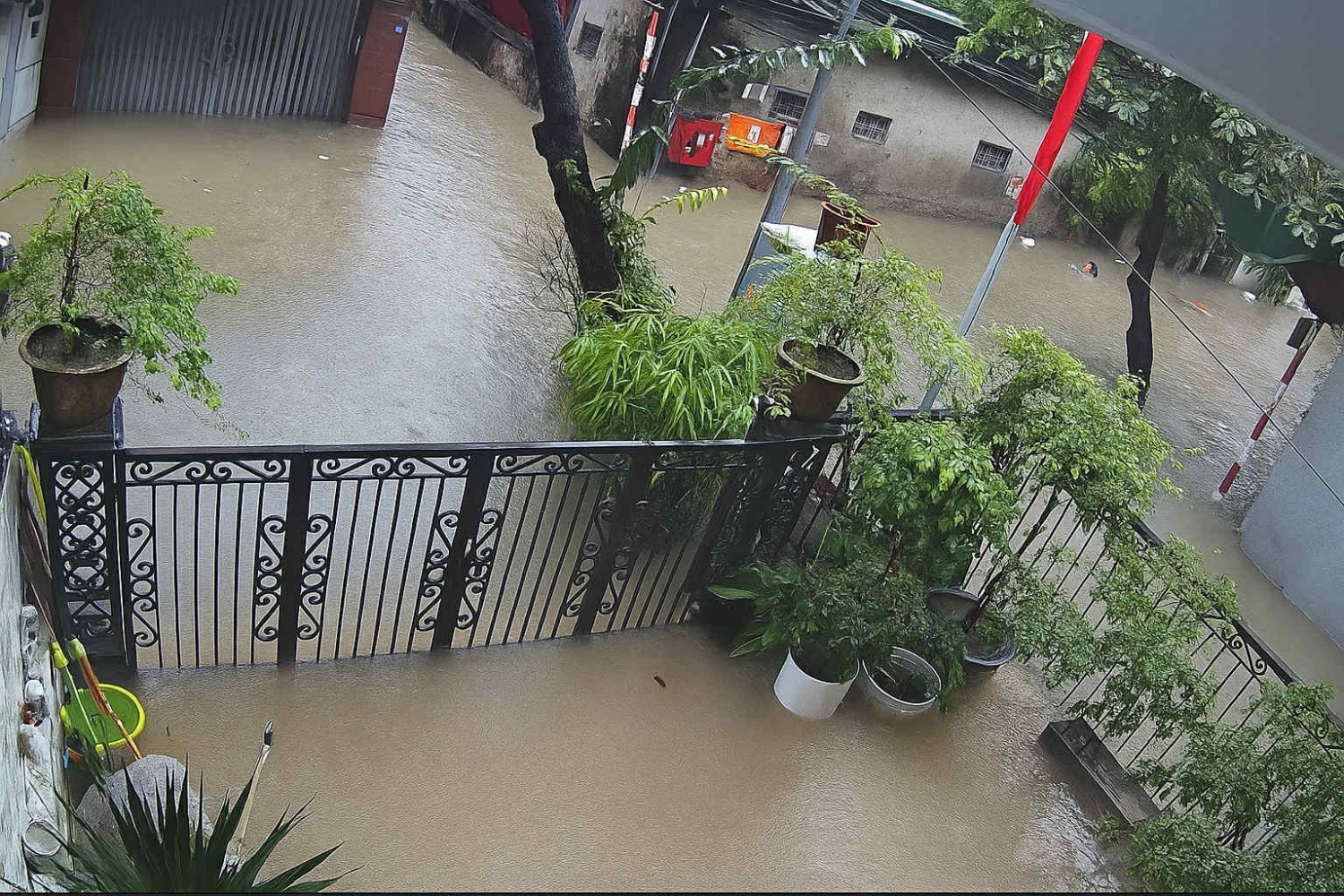 Em ơi... Hà Nội lụt! Em ơi... Hà Nội lụt!