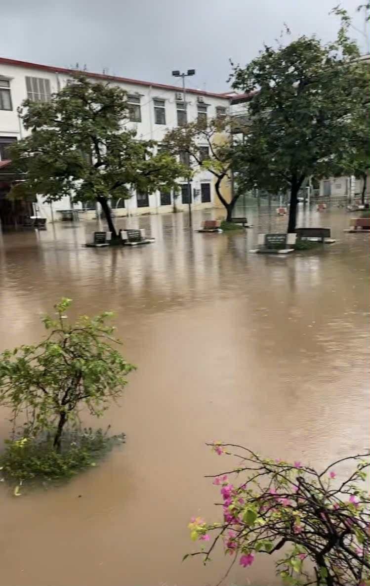 Em ơi... Hà Nội lụt! Em ơi... Hà Nội lụt!
