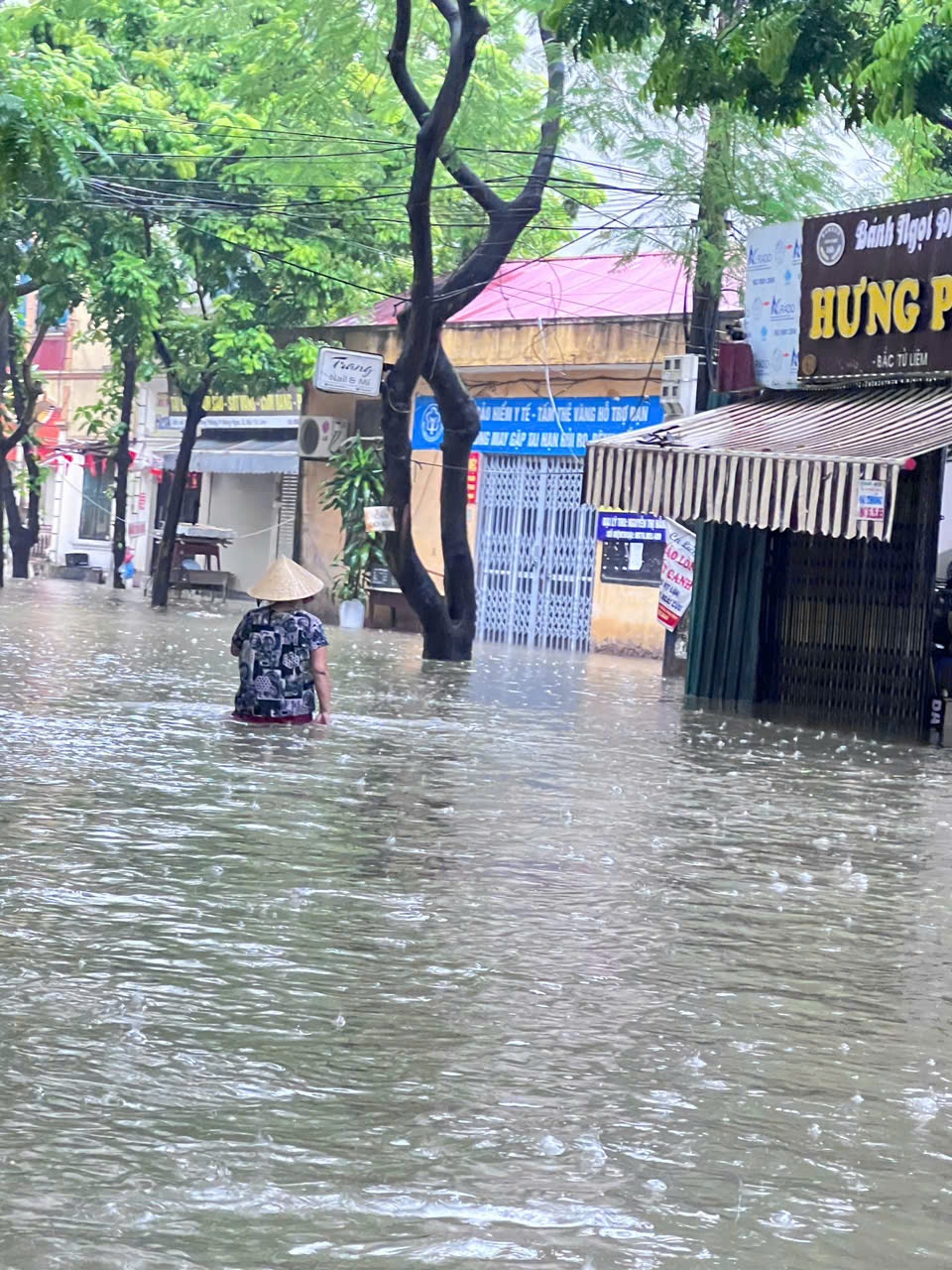 Em ơi... Hà Nội lụt! Em ơi... Hà Nội lụt!