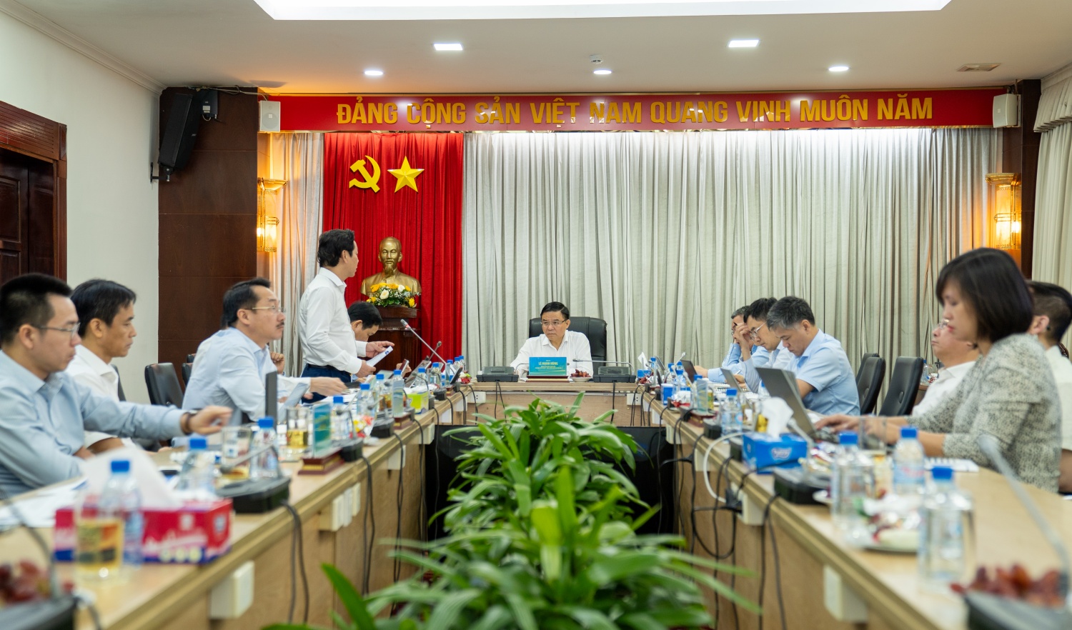 Chủ tịch HĐTV Petrovietnam Lê Mạnh Hùng: “Tốc độ nhanh, hiệu quả cao” đảm bảo tăng trưởng lĩnh vực khai thác dầu khí Chủ tịch HĐTV Petrovietnam Lê Mạnh Hùng: “Tốc độ nhanh, hiệu quả cao” đảm bảo tăng trưởng lĩnh vực khai thác dầu khí