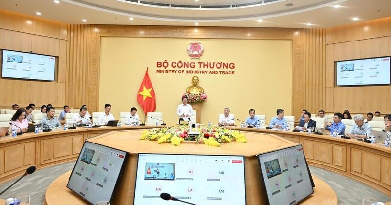 Bộ Công Thương bàn giải pháp phát triển thị trường điện cạnh tranh