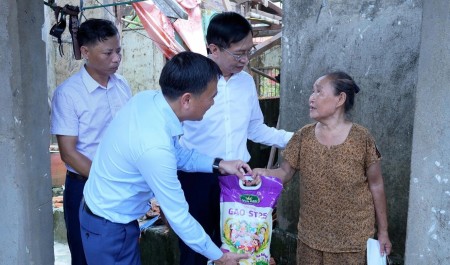 Petrovietnam hỗ trợ 21 tỷ đồng đến các tỉnh chịu thiệt hại nặng do cơn bão số 10
