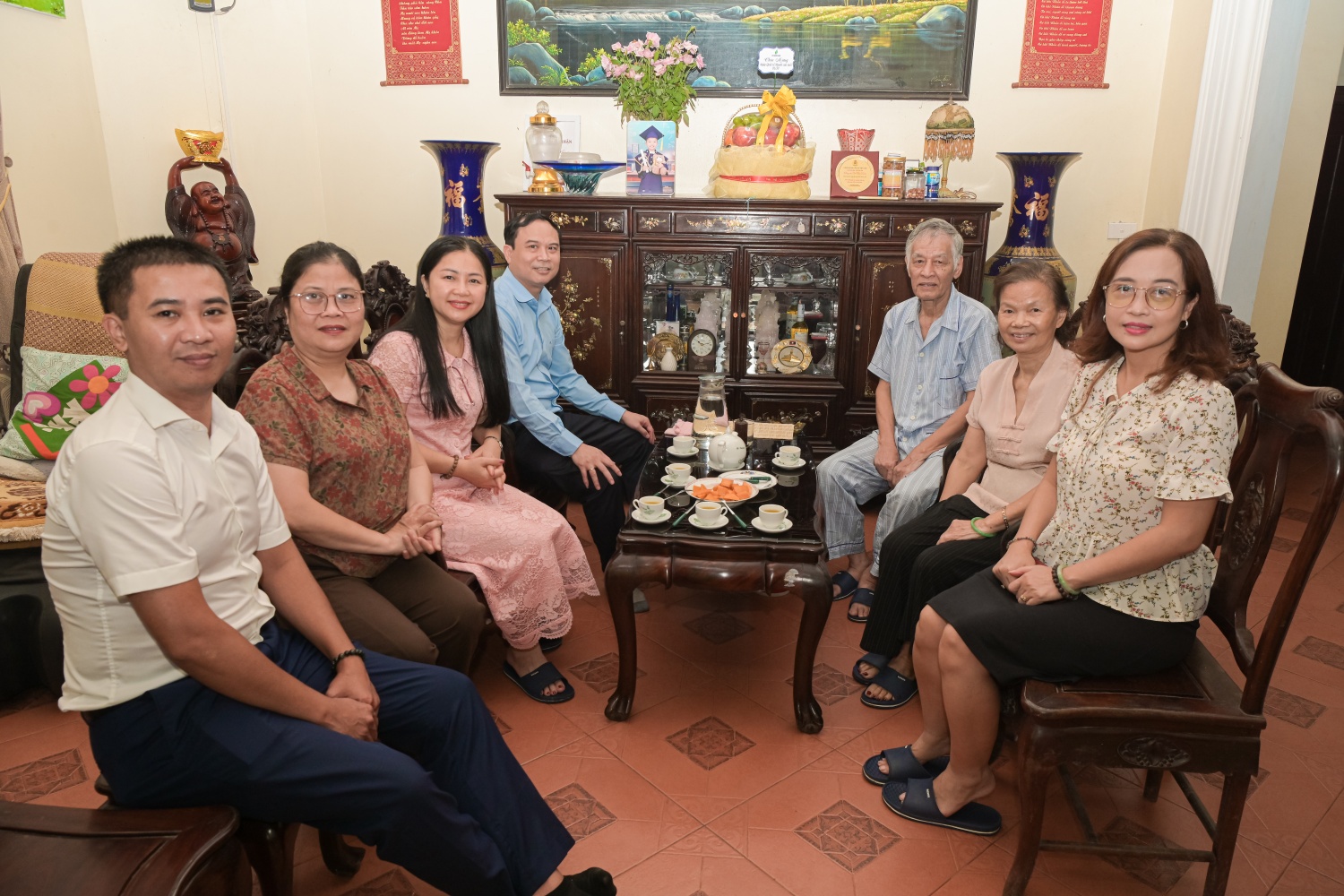 Đoàn thăm hỏi và tri ân gia đình ông Nguyễn Quang, Trưởng Ban Liên lạc hưu trí Cơ quan Tập đoàn. Đoàn thăm hỏi và tri ân gia đình ông Nguyễn Quang, Trưởng Ban Liên lạc hưu trí Cơ quan Tập đoàn.