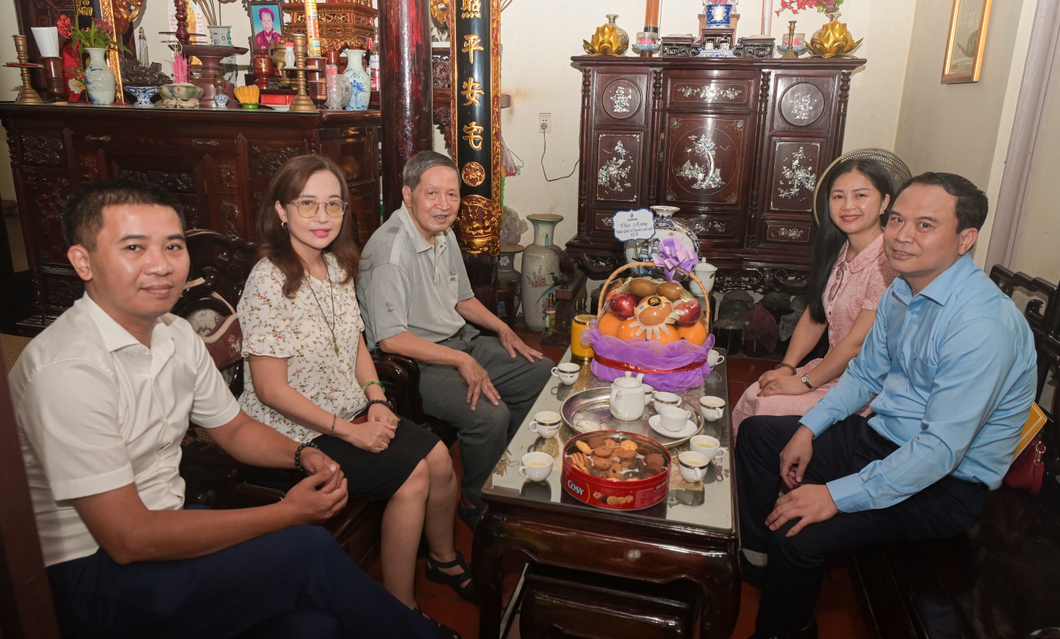 Petrovietnam thăm hỏi, tri ân cán bộ hưu trí nhân Ngày Quốc tế Người cao tuổi Petrovietnam thăm hỏi, tri ân cán bộ hưu trí nhân Ngày Quốc tế Người cao tuổi