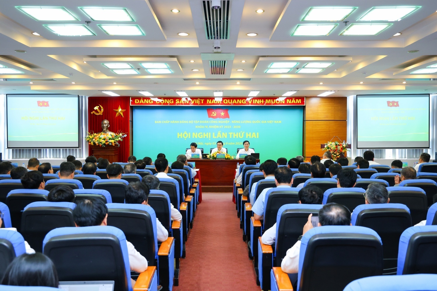 Tiếp lửa tự hào, phấn đấu hoàn thành xuất sắc nhiệm vụ SXKD cả năm 2025 Tiếp lửa tự hào, phấn đấu hoàn thành xuất sắc nhiệm vụ SXKD cả năm 2025