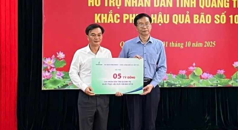 Petrovietnam trao hỗ trợ 5 tỷ đồng khắc phục hậu quả bão số 10 đến tỉnh Quảng Trị