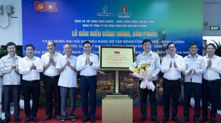 PVCFC gắn biển công trình tiêu biểu Dự án Nhà máy thông minh giai đoạn 1