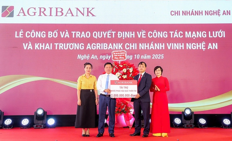 Chủ tịch HĐTV Agribank làm việc tại các chi nhánh   trên địa bàn tỉnh Nghệ An, kịp thời chỉ đạo khắc phục hậu quả do bão lũ   Agribank ủng hộ 5 tỷ đồng giúp nhân dân Nghệ An khắc phục hậu quả do bão lũ