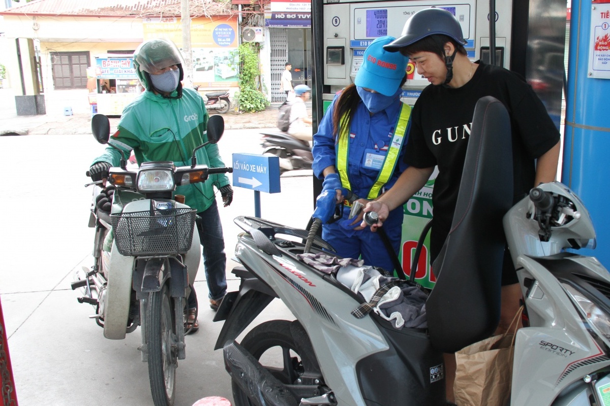 Giá xăng dầu đồng loạt tăng từ 15h ngày 2/10