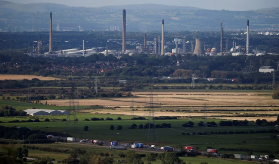 Các nhà máy lọc dầu châu Âu làm gì để đảm bảo tương lai lâu dài?