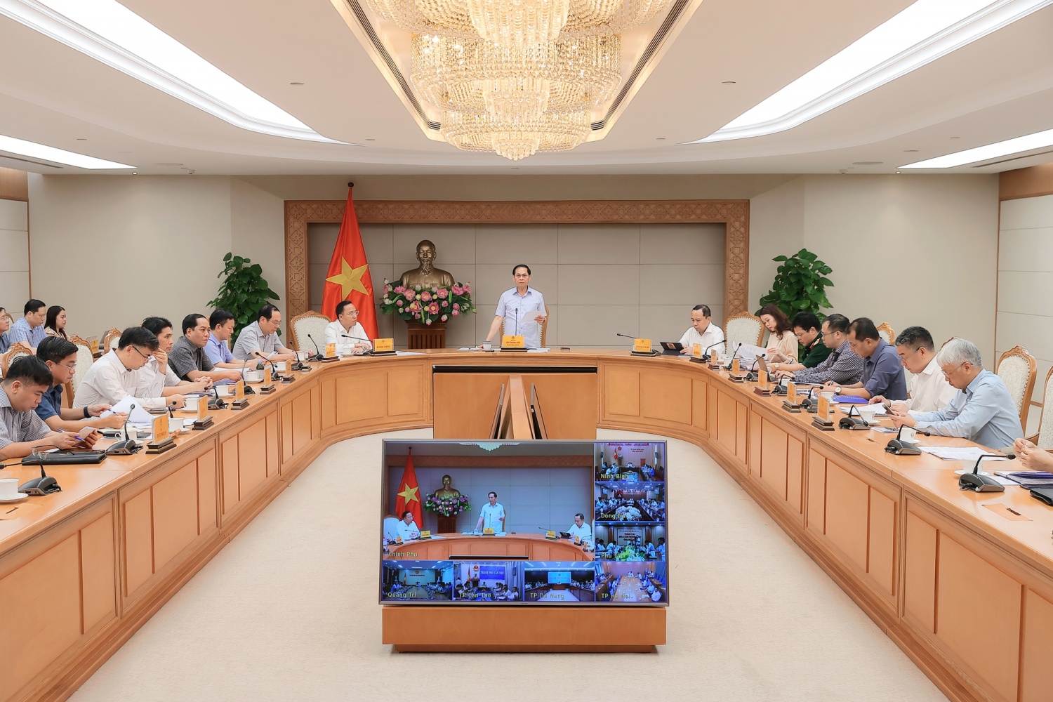 Phó Thủ tướng yêu cầu xử lý, giải quyết khó khăn, vướng mắc các dự án trọng điểm ngành năng lượng