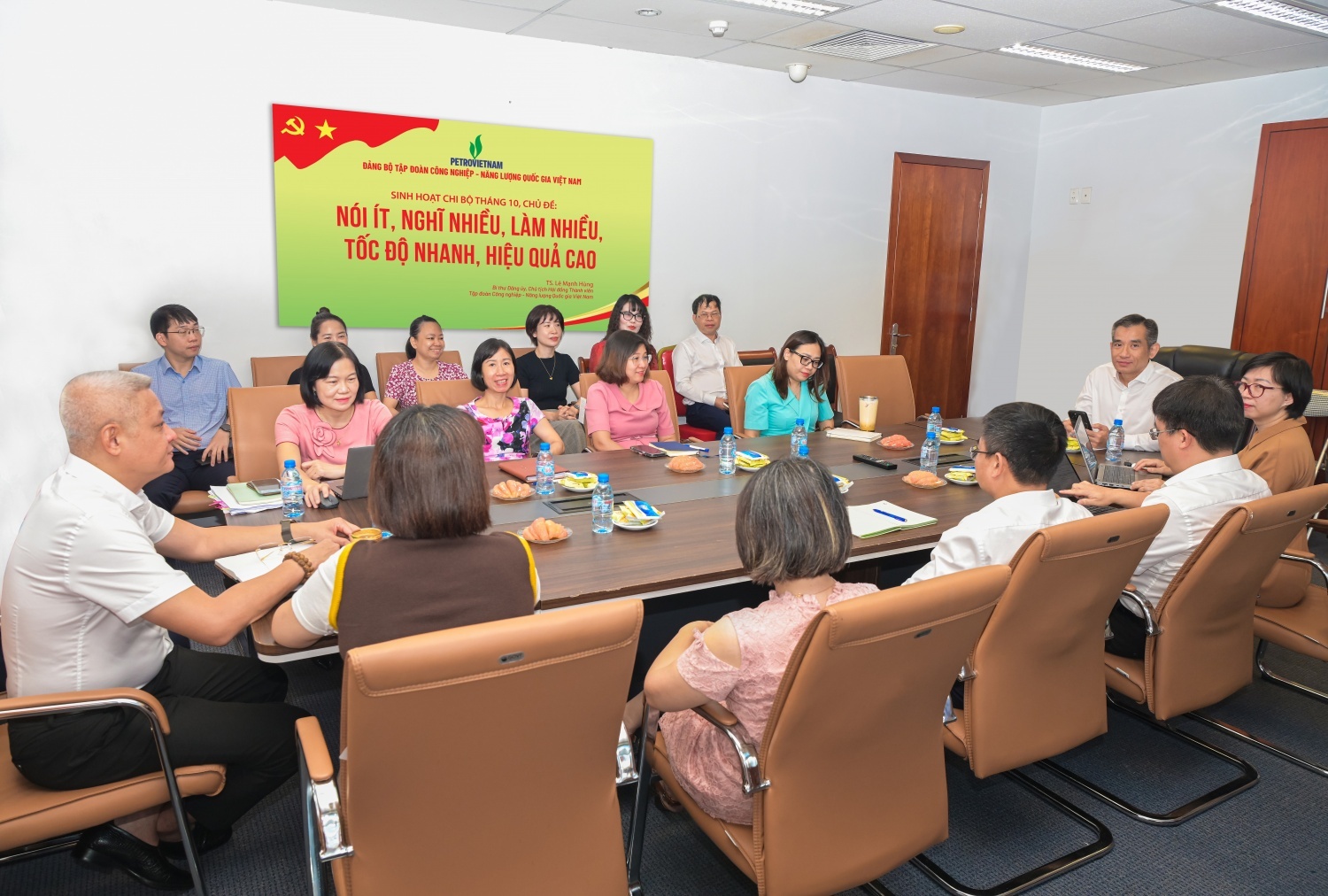 Đảng bộ Bộ máy Quản lý và Điều hành Petrovietnam quán triệt tinh thần “Nói ít, nghĩ nhiều, làm nhiều, tốc độ nhanh, hiệu quả cao” Đảng bộ Bộ máy Quản lý và Điều hành Petrovietnam quán triệt tinh thần “Nói ít, nghĩ nhiều, làm nhiều, tốc độ nhanh, hiệu quả cao”