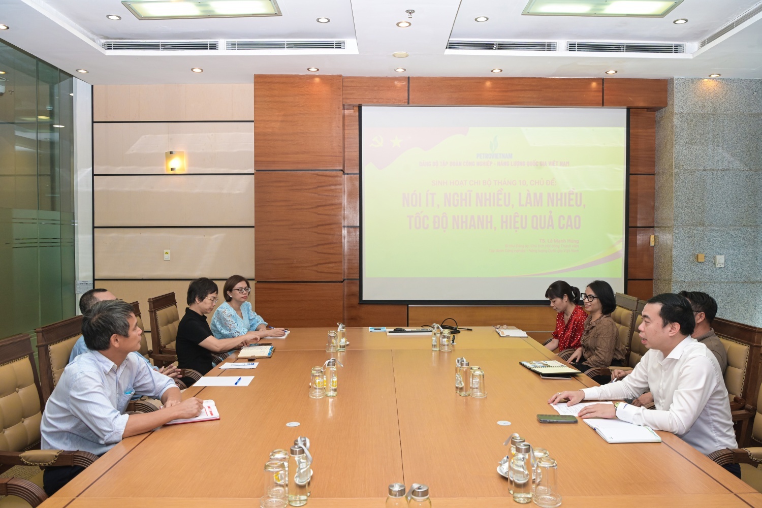 Đảng bộ Bộ máy Quản lý và Điều hành Petrovietnam quán triệt tinh thần “Nói ít, nghĩ nhiều, làm nhiều, tốc độ nhanh, hiệu quả cao” Đảng bộ Bộ máy Quản lý và Điều hành Petrovietnam quán triệt tinh thần “Nói ít, nghĩ nhiều, làm nhiều, tốc độ nhanh, hiệu quả cao”