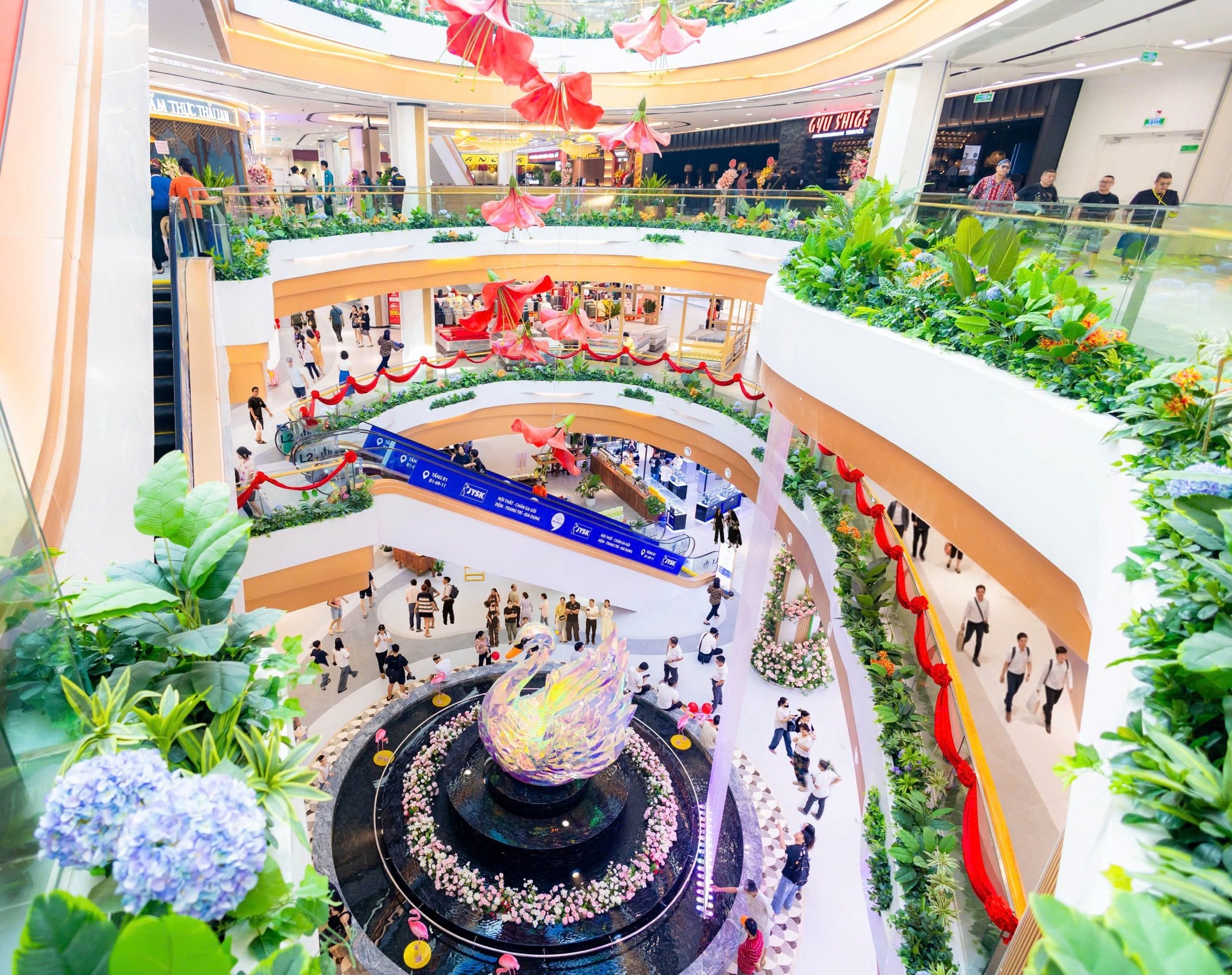 Khai trương Vincom Mega Mall Royal Island biểu tượng mua sắm, ẩm thực, giải trí mới tại Hải Phòng Khai trương Vincom Mega Mall Royal Island biểu tượng mua sắm, ẩm thực, giải trí mới tại Hải Phòng