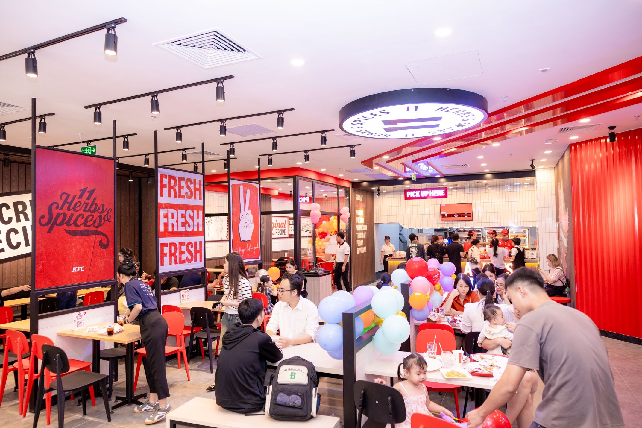 Khai trương Vincom Mega Mall Royal Island biểu tượng mua sắm, ẩm thực, giải trí mới tại Hải Phòng Khai trương Vincom Mega Mall Royal Island biểu tượng mua sắm, ẩm thực, giải trí mới tại Hải Phòng
