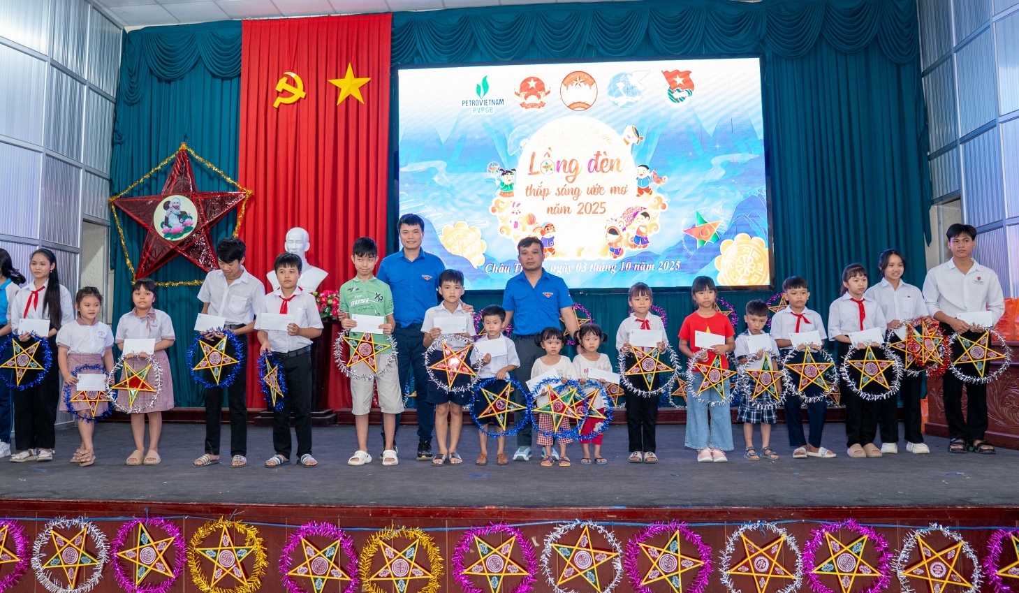 [VIDEO] Đoàn Thanh niên PVPGB thắp sáng niềm vui Trung thu cho trẻ em nghèo tại Cần Thơ