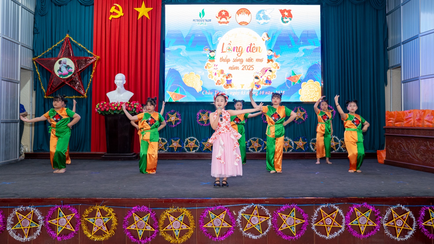 Đoàn Thanh niên PVPGB thắp sáng niềm vui Trung thu cho trẻ em nghèo tại Cần Thơ Đoàn Thanh niên PVPGB thắp sáng niềm vui Trung thu cho trẻ em nghèo tại Cần Thơ