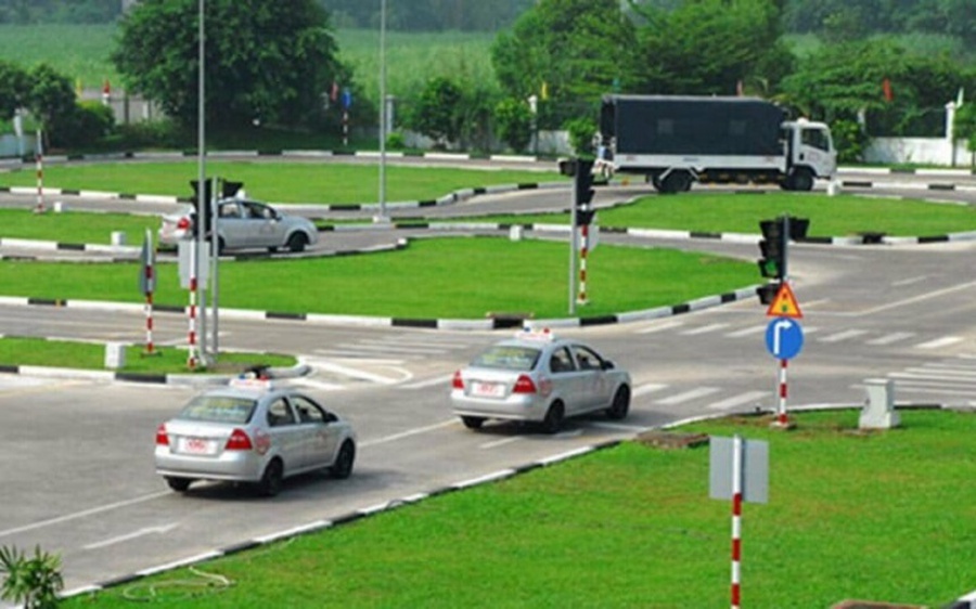 Bộ Xây dựng lấy ý kiến bãi bỏ loạt điều kiện trong đào tạo lái xe Bộ Xây dựng lấy ý kiến bãi bỏ loạt điều kiện trong đào tạo lái xe