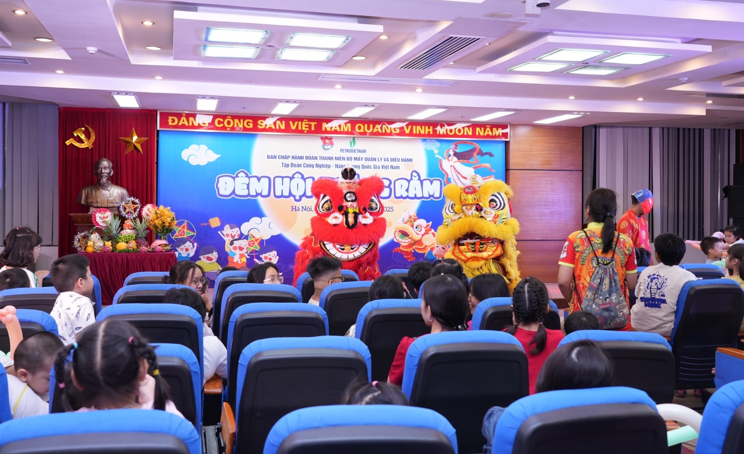 Đoàn Thanh niên BMQL&ĐH Petrovietnam tổ chức chương trình “Đêm hội Trăng Rằm” cho con em CBNV