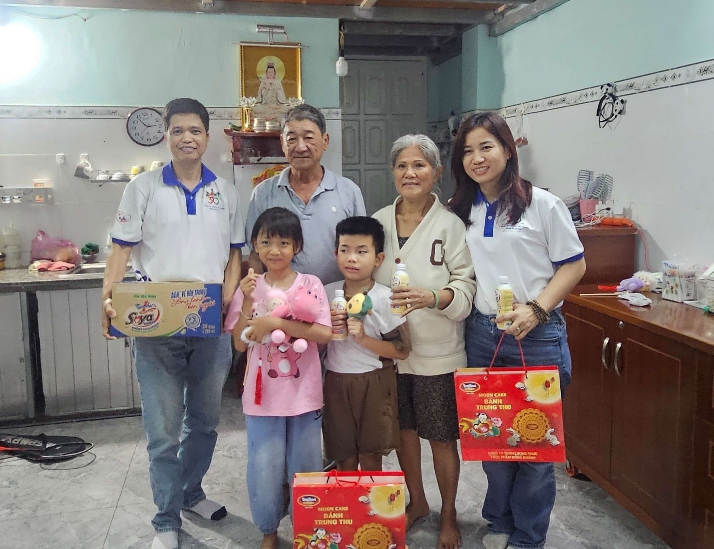 Mùa trăng sẻ chia: Hơn 45.000 phần quà Trung thu từ Tân Hiệp Phát thắp sáng nụ cười trẻ thơ