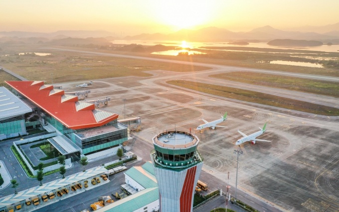 Cảng Hàng không quốc tế Vân Đồn được dự báo là 1 trong những cảng chịu ảnh hưởng của bão số 11.  Cảng Hàng không quốc tế Vân Đồn được dự báo là 1 trong những cảng chịu ảnh hưởng của bão số 11.