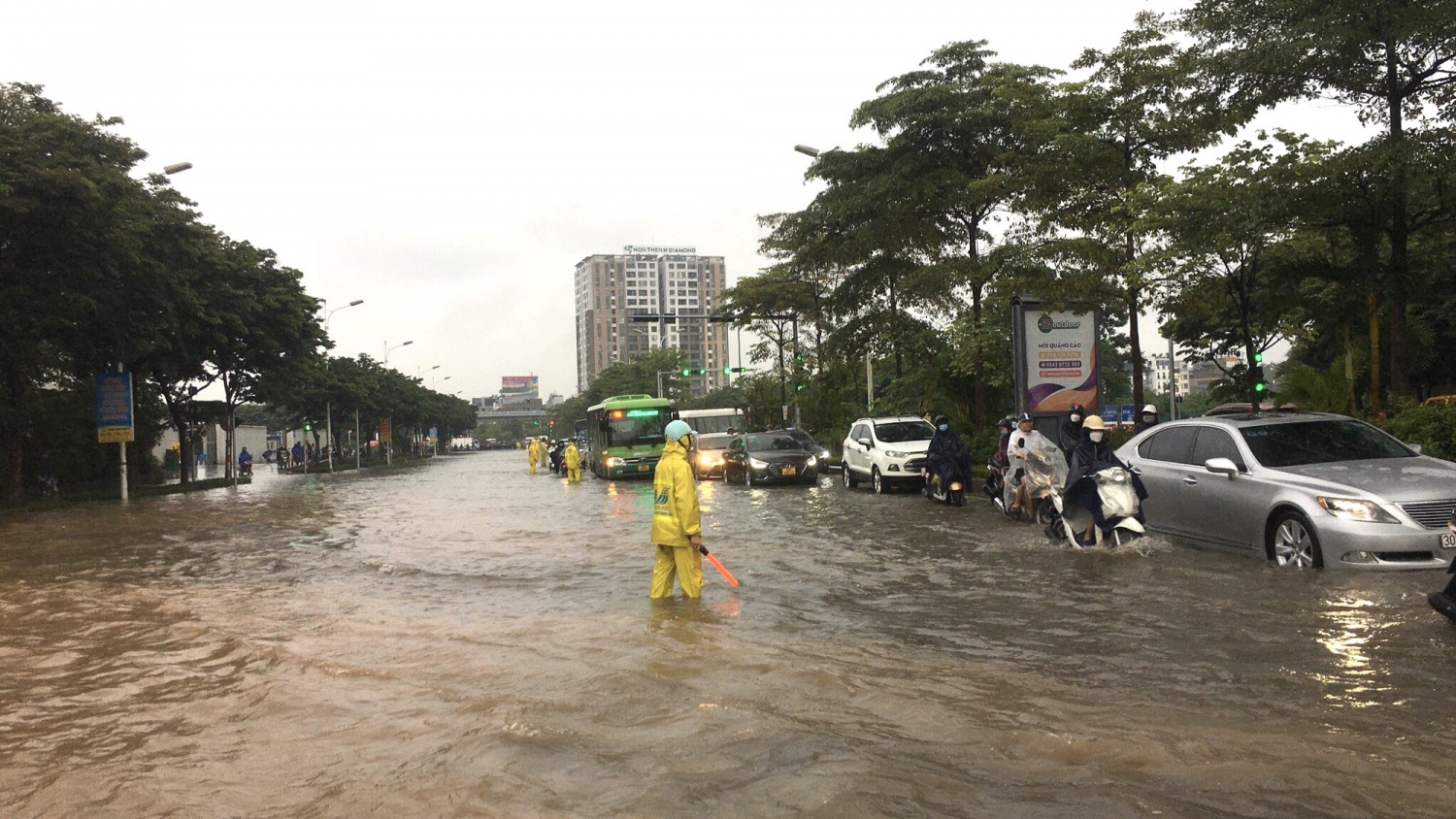 Hà Nội: Trực thoát nước 24/24h, sẵn sàng cao nhất ứng phó với bão số 11 Hà Nội: Trực thoát nước 24/24h, sẵn sàng cao nhất ứng phó với bão số 11