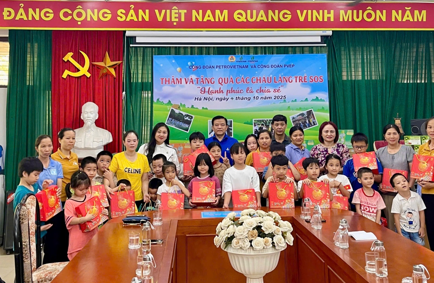 Công đoàn Petrovietnam và Công đoàn PVEP mang Trung thu yêu thương đến Làng trẻ em SOS Hà Nội