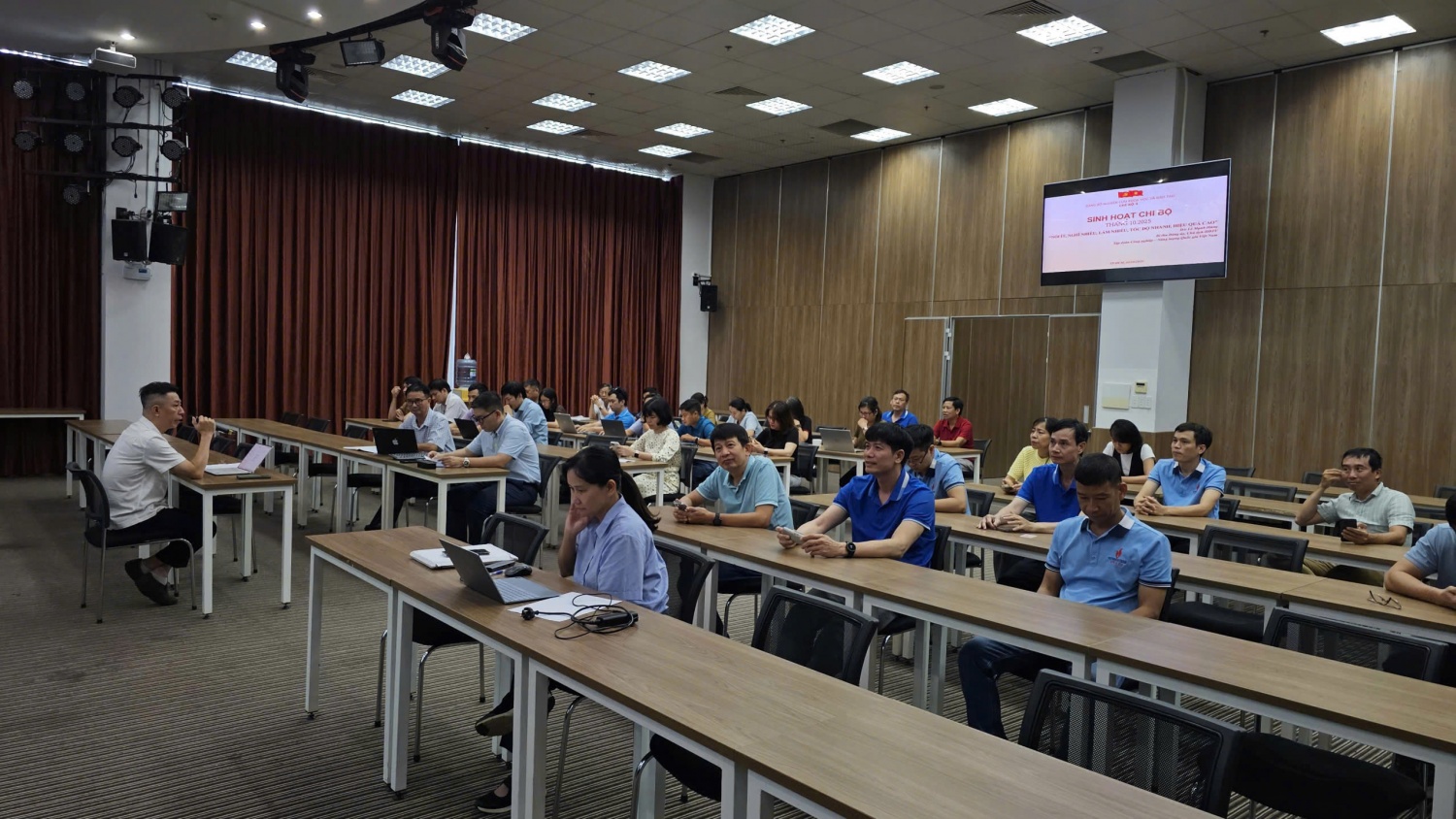 Đảng bộ Nghiên cứu Khoa học và Đào tạo đổi mới sinh hoạt chi bộ theo hướng thiết thực, hiệu quả