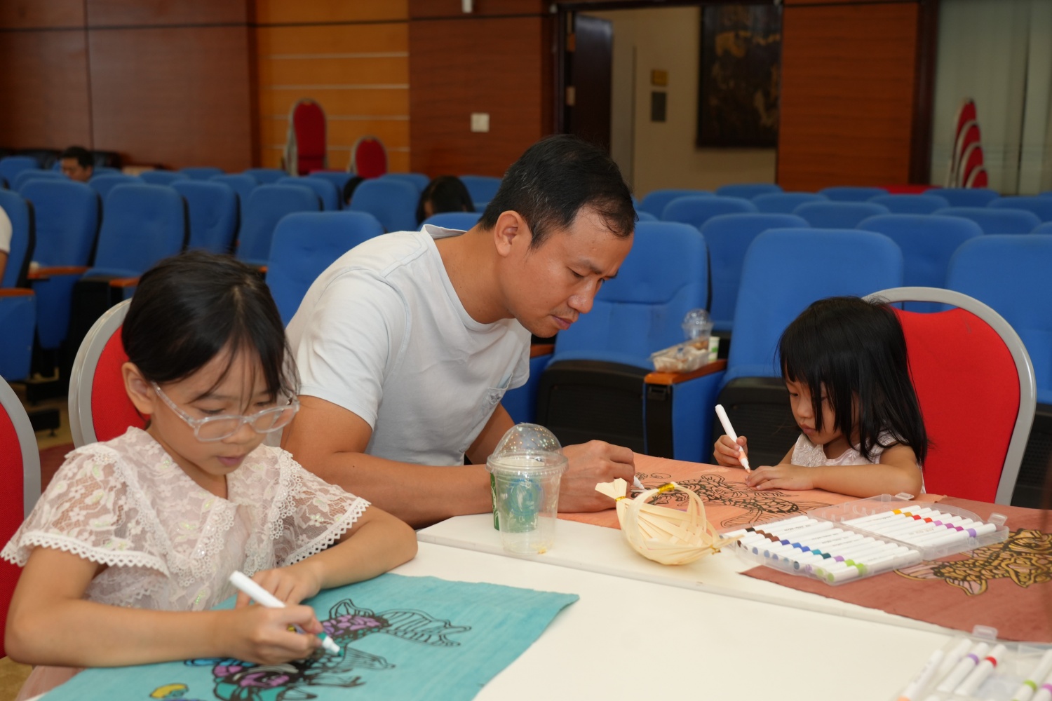 Trung thu PVPGB: Vui hội Trăng Rằm - Ươm mầm sáng tạo Trung thu PVPGB: Vui hội Trăng Rằm Ươm mầm sáng tạo