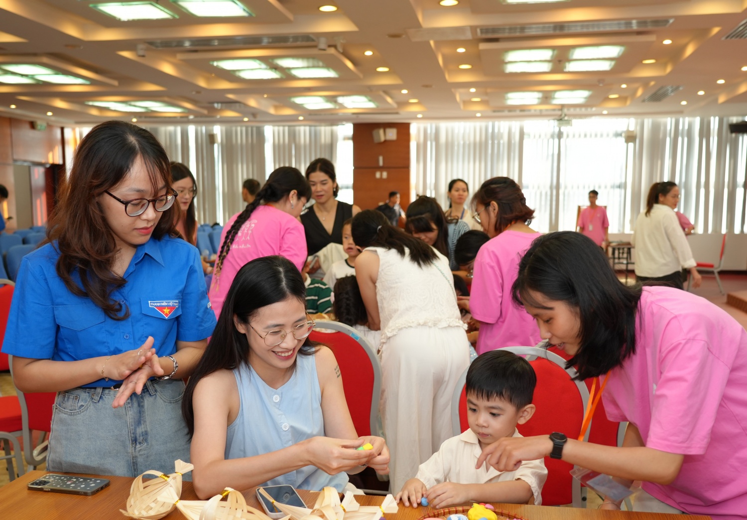 Trung thu PVPGB: Vui hội Trăng Rằm - Ươm mầm sáng tạo Trung thu PVPGB: Vui hội Trăng Rằm Ươm mầm sáng tạo