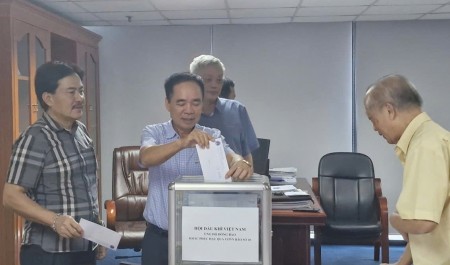 Hội Dầu khí Việt Nam ủng hộ đồng bào các địa phương chịu thiệt hại nặng nề do bão số 10