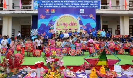 Chuyến đi nghĩa tình của BSR về với trẻ em vùng cao phía Tây tỉnh Quảng Ngãi